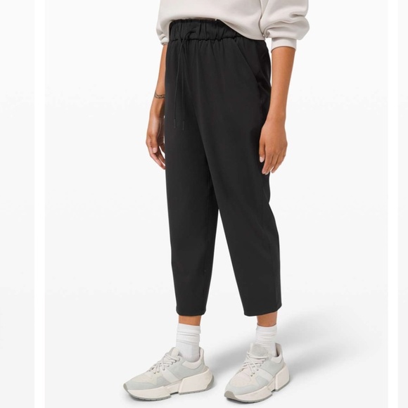 NWOT Feb 2022 Lululemon Keep Moving Crop *High Rise, 23" - Picture 5 of 10